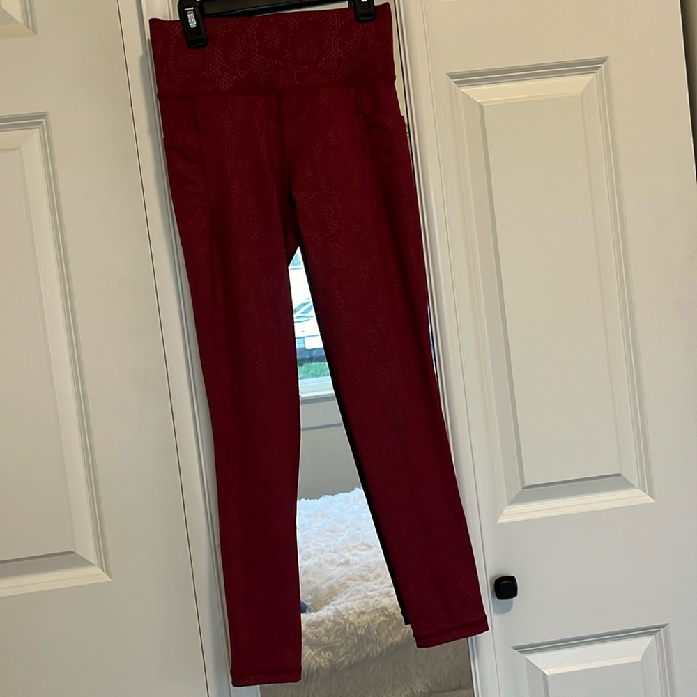 Cut The Frills Dark Red Leggings Size Small